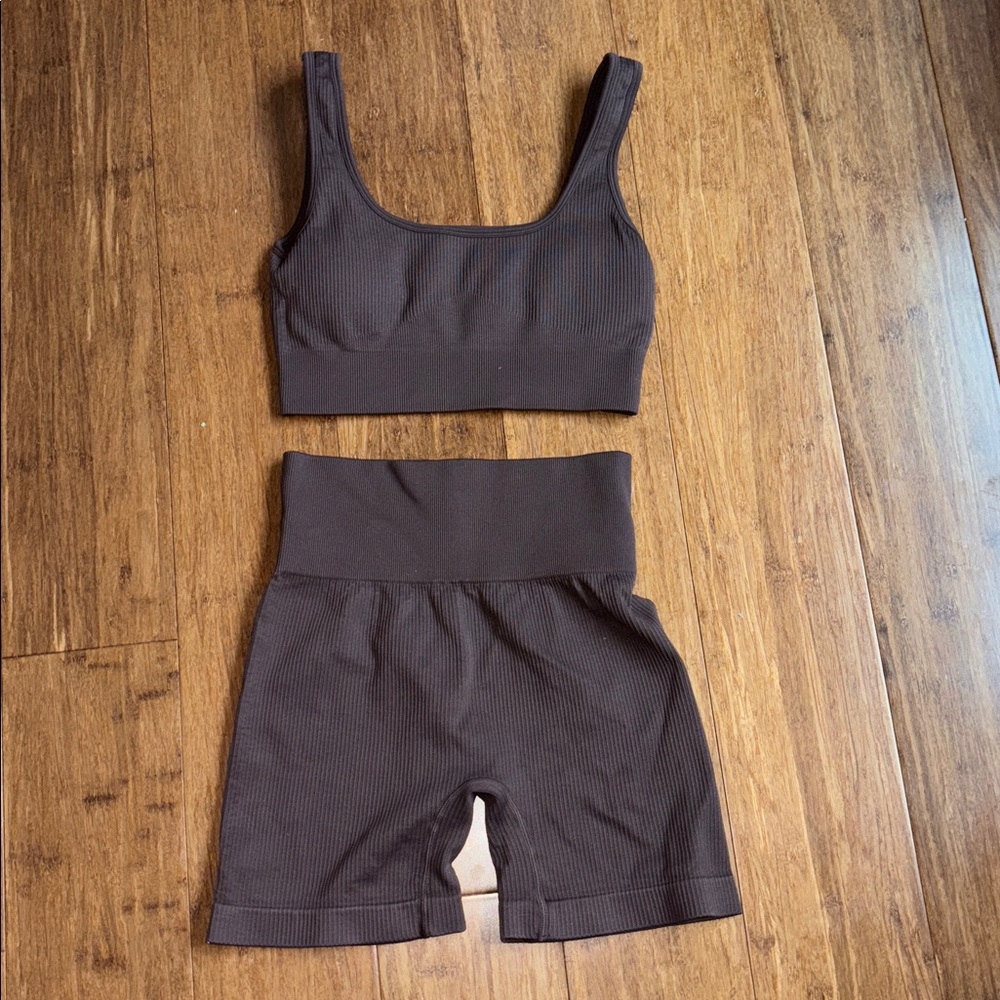 Women's Ribbed Sports Bralette and Shorts Set - Brown